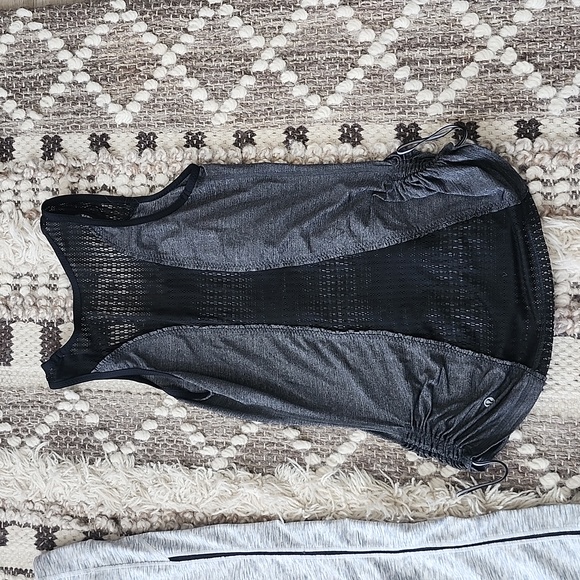 Workout top - Picture 2 of 4